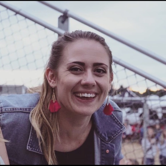 Meet Your Posher, Mandy! ✨ - Picture 1 of 4